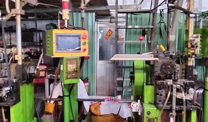Máy chạy răng khóa kéo tự động có màn hình điều khiển tại xưởng Dương Long